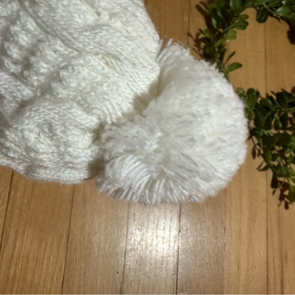 2/$10 Sale! White Infant Knit Hat Size Infant One Size - Picture 2 of 4